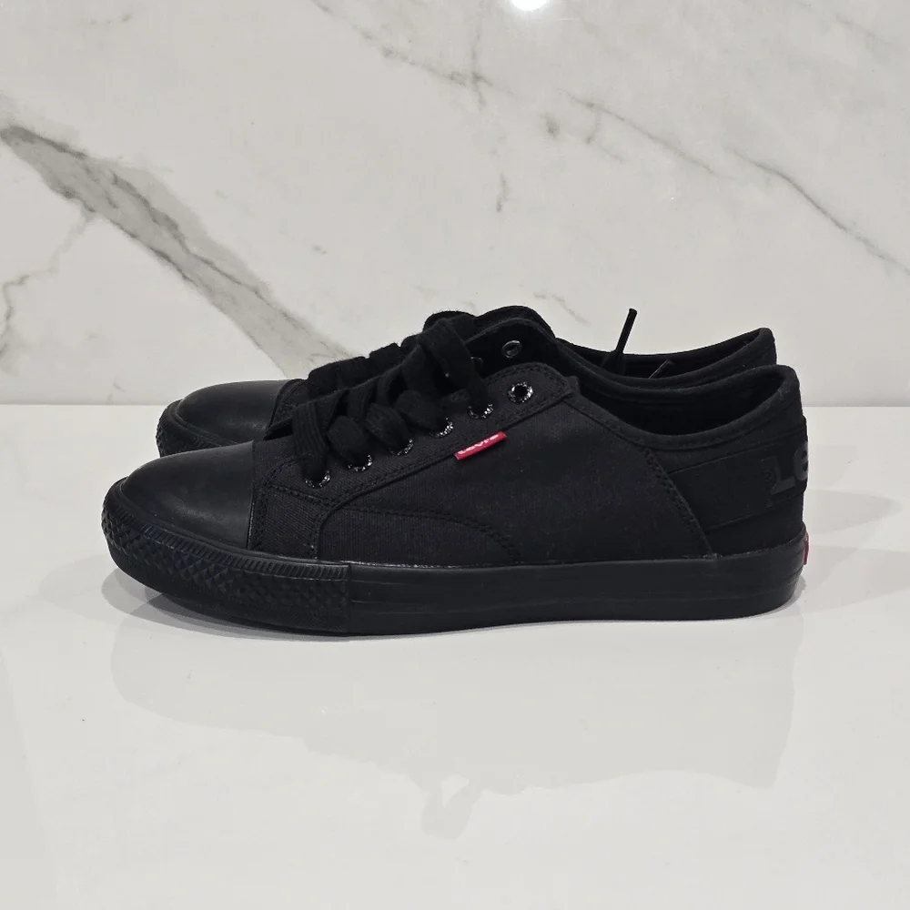Levi's | Black Sneakers Size 7.5 NWT
